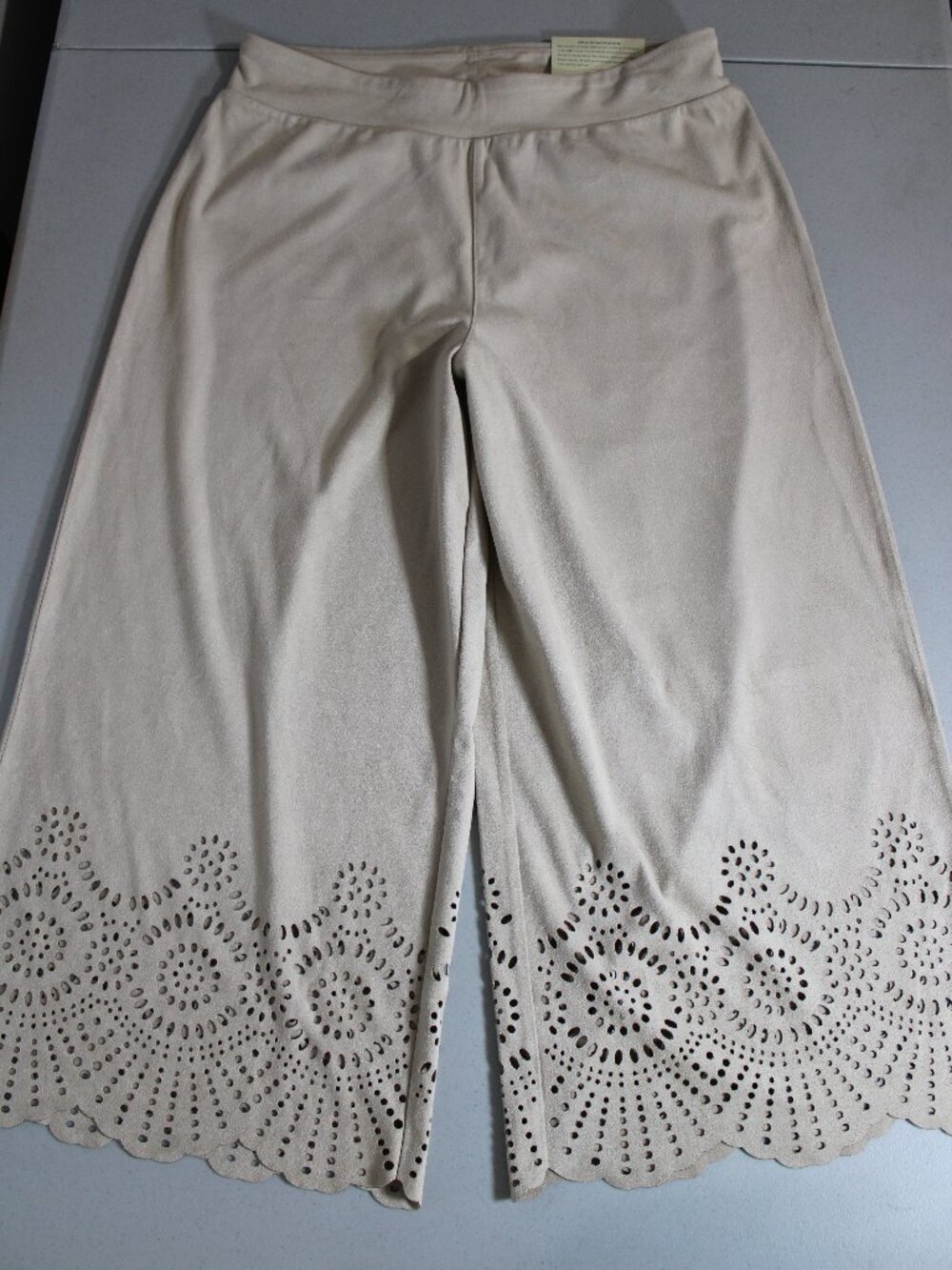 NWT Soft Surrounding Women's Faux Suede Eyelet Culotte Crop Pants